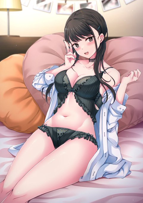 「先輩、撮るなら恥ずかしがらないでもっと近くに来てください。ほら、ぴーす♪」 