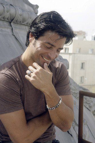 CHAYANNEMUSIC's tweet photo. Agosto con A de… 👀 https://t.co/1erXMCXIxI