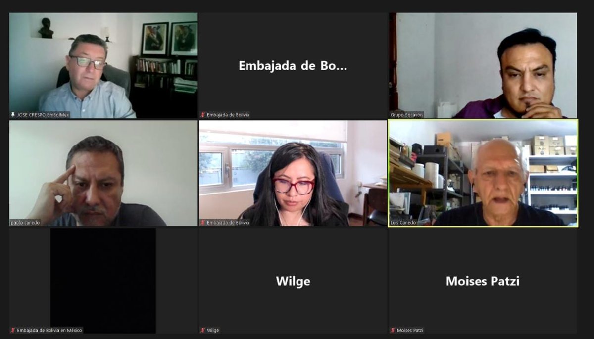 EmBolMexico's tweet photo. Tuvimos una reunión con la Asociación de Bolivianos Residentes en Monterrey🇲🇽 , donde se trataron los temas de la participación de Bolivia 🇧🇴 en la Feria del Libro y en la #ExpoTec, además de invitarles a la próxima brigada móvil #SEGIP en #CDMX a fin de mes https://t.co/v0QMTxbomO