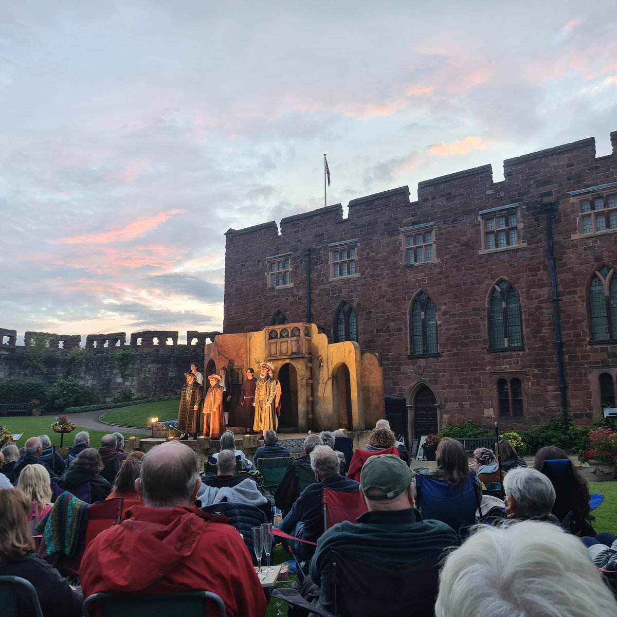 ContentPrVision's tweet photo. Another brilliant show by @TLCMuk. Get tickets to see #RomeoandJuliet, if they've not sold out. https://t.co/4YfIY6Gftz