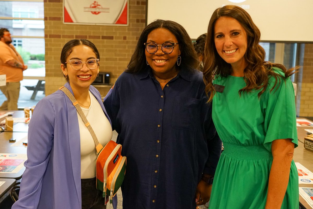 YeagerBrent's tweet photo. It was my honor to welcome 220+ new educators to @olatheschools today! This is one of my favorite events because I am surrounded by some of the best, most passionate educators from all over the KC metro who chose OPS. As I told them this morning - welcome home!#OPSForwardTogether https://t.co/Vp2xKYQclm