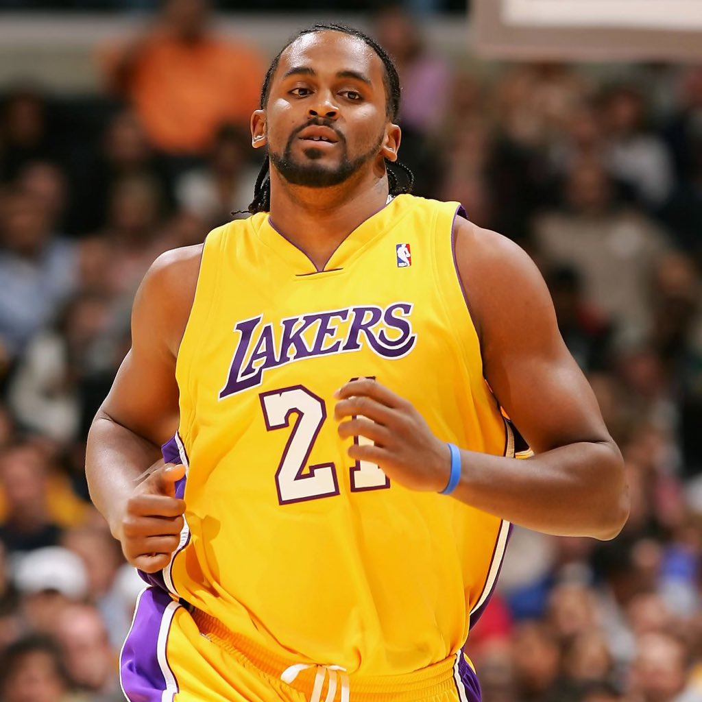 LakeShowYo's tweet photo. Oh you a real Lakers fan? Who’s this? 👀 https://t.co/6HdmfT0PxL