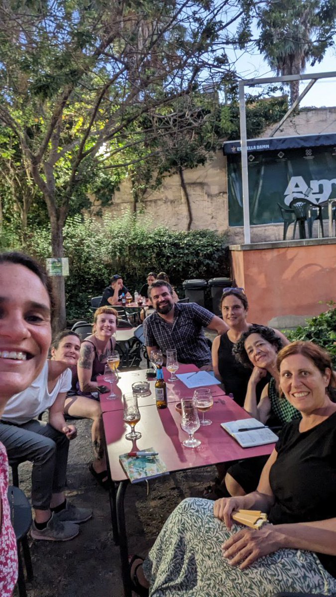 Preparant cosetes per al pròxim "curs" i soparet d'estiu. La Bresca reposa a l'Agost...ens espera una tardor mooolt activa! Bon estiu a tothom!

#laBresca #ecosistemacooperatiudereus #coopcamp #economiasocialisolidaria #juntesfaremdelmonunllocmillor #vacances