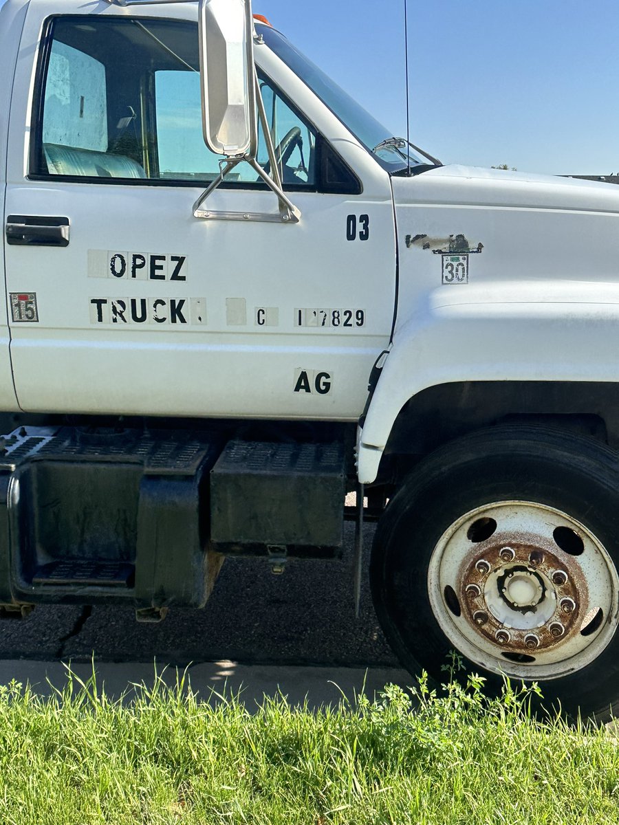 IHitTheRoad's tweet photo. @DenverPolice this chasis is abandoned for more than 1year. What do you need to tow away this chasis?
It is park on E 45th Ave between Walden Ct and Walden Way. 80249 https://t.co/WrOCsNonKo