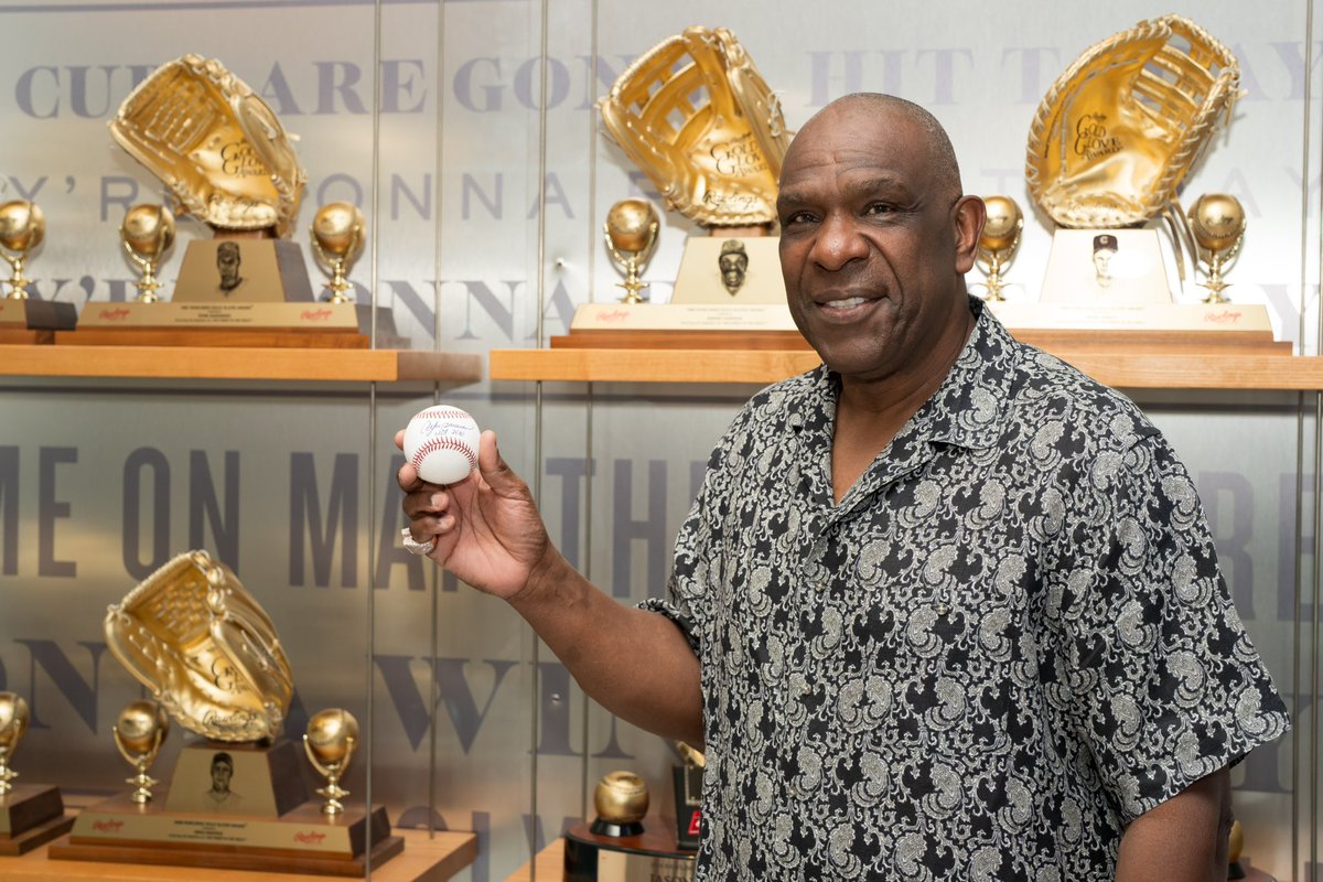 Cubs's tweet image. 🚨 H A W K  G I V E A W A Y 🚨

RT this post and follow @CubsAuthentics for a chance to win an Andre Dawson signed baseball!

Rules: bit.ly/3Wt2fg4