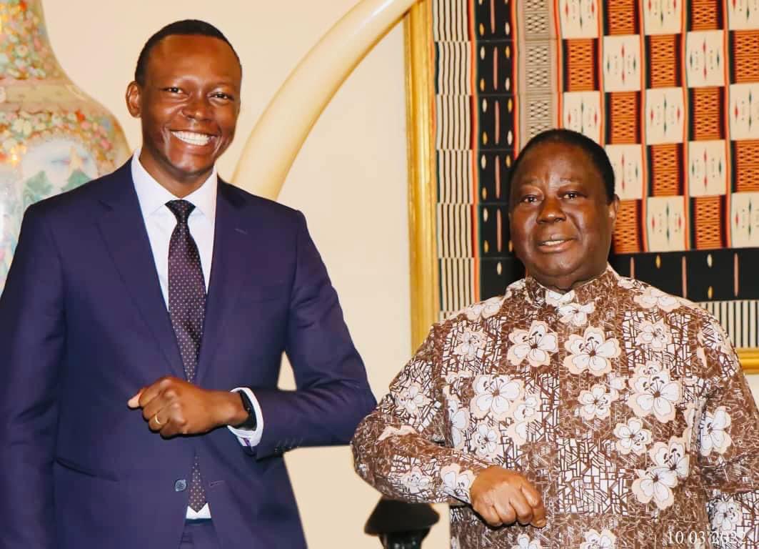 Succes_MASRA's tweet photo. NOS CONDOLÉANCES AU PEUPLE DE COTE D’IVOIRE POUR LE DÉCÈS DU PRÉSIDENT BEDIÉ. 

Au Peuple Ivoirien, nous présentons nos profondes condoléances pour la perte du Président Bédié ce jour. Il nous avait, il y a quelques mois,  fait l’honneur de nous accueillir dans son village Daoukro, de nous prodiguer de précieux conseils dans notre engagment pour le Tchad et l’Afrique et d’échanger autour du message que nous lui avions adressé lors de notre discours d’Abidjan, à lui Président Bédié, au Président Ouattara et au Président Gbagbo; ce trio qui a définitivement marqué l’histoire de la Côte d’Ivoire. Que son héritage serve une Côte d’Ivoire réconciliée, pour une Afrique transformée dans la diversité  et plus forte. L’Afrique a besoin des éléphants politiques pour un passage de témoin  intergénérationnel. Bon repos au Sphinx de Daoukro. MS
@AOuattara_PRCI @pdcirdaofficiel @PPA_CI_2021