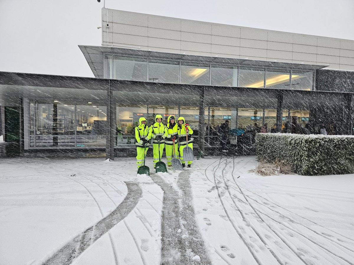 We're excited to see snow throughout the region this morning but this is causing a few flights to be delayed. Please keep an eye on our website for the latest flight information or check your inbox regularly for updates from your airline.

queenstownairport.co.nz/flights/Arriva…