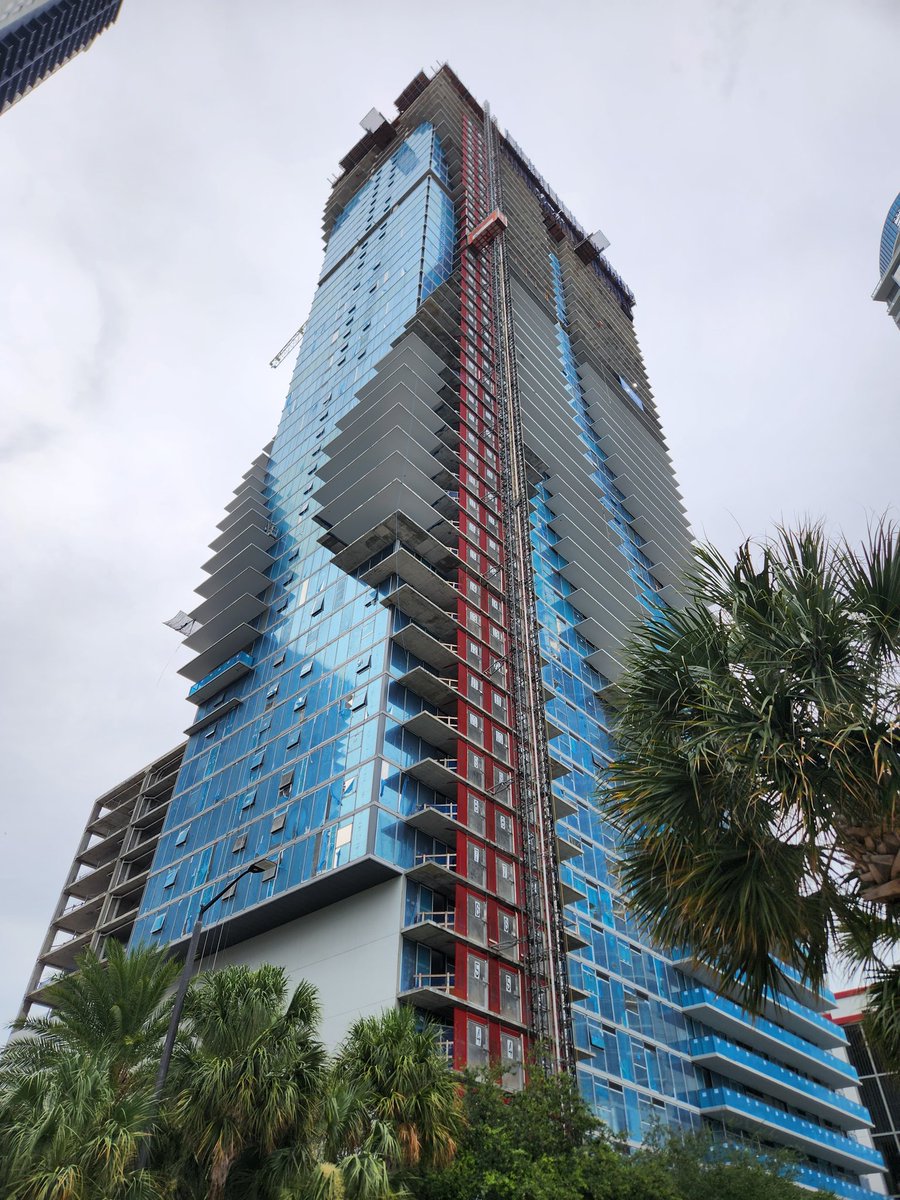 volvoshine's tweet photo. Almost topped out 👀🏗️

Also, Miami World Towers makes Caõba look 20 years old 😳😂 https://t.co/jZiJDMqXqJ