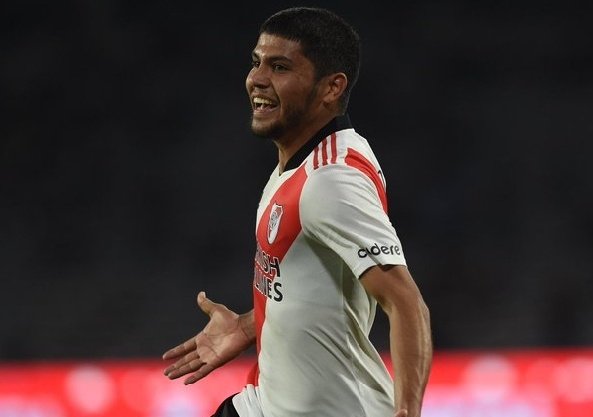 🚨🚨ATENCIÓN🚨🚨

El defensor 🇵🇾Robert Rojas no será refuerzo del Vasco da Gama

Después de encaminar su fichaje, el club de Río vio frenado el trato, a principio de esta semana un obstáculo entre el jugador y 🇦🇷River Plate hizo fracasar la negociación

🗞️:<a href="/geglobo/">ge</a>