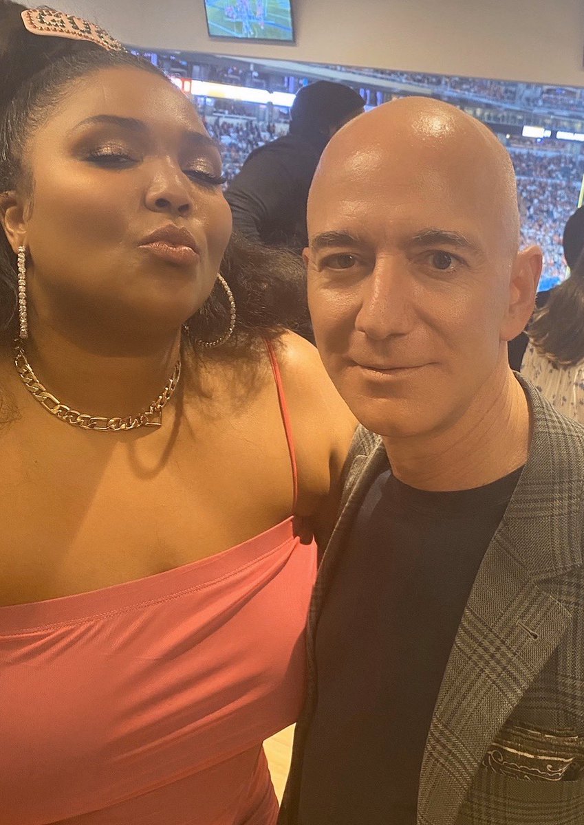 barfchugger's tweet photo. Lizzo this isn't you. I know he can fix you. #Bizzo https://t.co/gkeajDY3dd