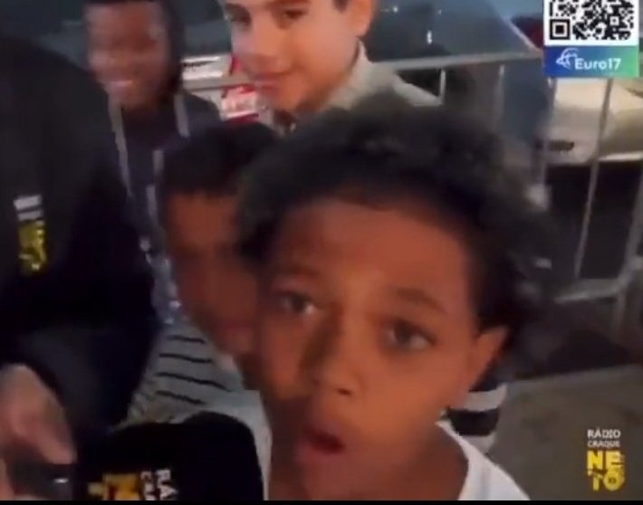 Toc toc
Duilio: "quem é?"

Camera do Duilio: