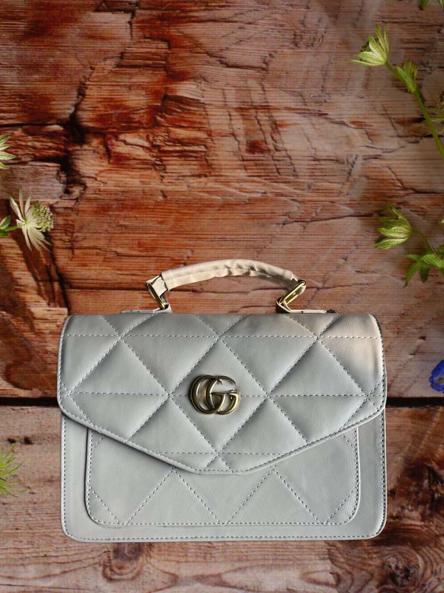 NanaCruz73's tweet photo. Nueva rifa para mañana a las 9 PM una cartera y un kit para el cuidado de la piel por Azura's Salon 
Pagos através de ath móvil, zelle y cashapp
Ath móvil 7875607831 al igual por Zelle..Búscanos en Facebook koqueta’s con estilo https://t.co/LqWNj8Bduu