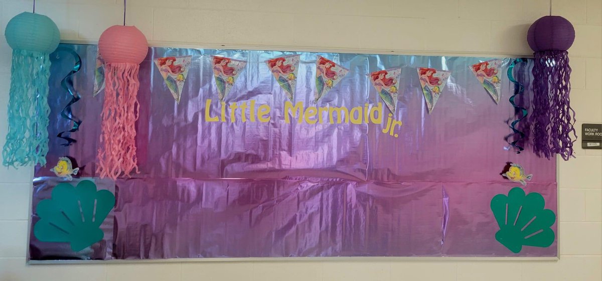 WalgerJulie's tweet photo. Show board is ready…look for information the 1st day of school. @karenjaffe #MSNWolves https://t.co/V0fM15nYw3