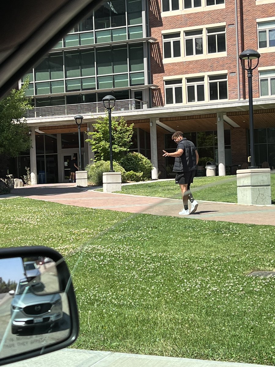 Devon Thomas tweet media