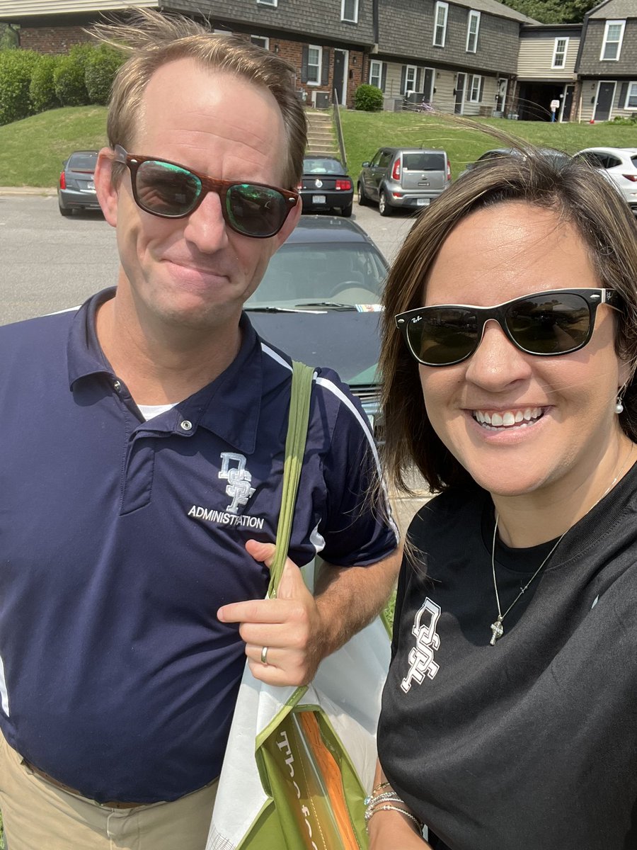 DSF_MsPantele's tweet image. Spent time today knocking on doors and meeting some of our students and getting them excited about this upcoming year! Let’s go Mavs! @DSFMrMarshall @HenricoSchools