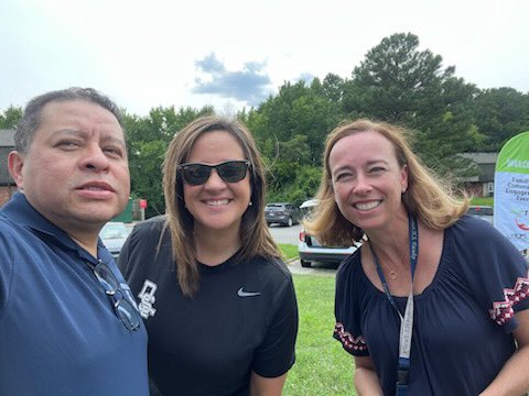 DSF_MsPantele's tweet image. Spent time today knocking on doors and meeting some of our students and getting them excited about this upcoming year! Let’s go Mavs! @DSFMrMarshall @HenricoSchools