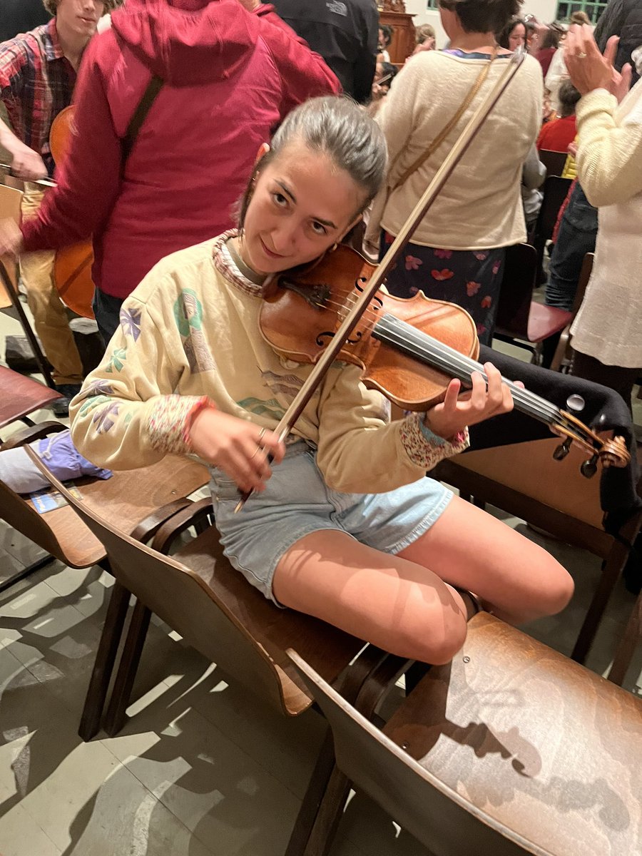 Bij <a href="/Wongema_nl/">Wongema</a> in Hornhuizen ‘Plan de campagne’ van het <a href="/ricciottitweets/">Ricciotti ensemble</a> Ensemble. Door het wisselvallige weer geen buitenoptreden maar in de kerk. Een gevarieerd optreden van jonge muzikanten die samen met soliste <a href="/Lanawolf/">Lana Wolf</a> een ode aan het platteland ten gehore brachten.