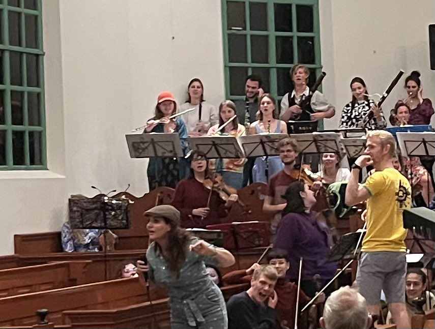 KorBerghuis's tweet photo. Bij @Wongema_nl in Hornhuizen ‘Plan de campagne’ van het @ricciottitweets Ensemble. Door het wisselvallige weer geen buitenoptreden maar in de kerk. Een gevarieerd optreden van jonge muzikanten die samen met soliste @Lanawolf een ode aan het platteland ten gehore brachten. https://t.co/zJQlwkyw3n