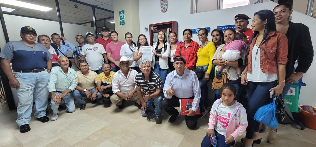 MargohodCorral5's tweet photo. Hoy firmamos el CONVENIO TRIPARTITO DE COOPERACION INTERINSTITUCIONAL entre la #FEUNASSC, #GAD Municipal y Patronato de Santodomingo de los Tsáchilas, para la atención de Laboratorio, fisioterapia, medicina y más para los 21 dispensarios del SSC de Stodomingo. Seguimos trabajando https://t.co/LtkUiRzlkf
