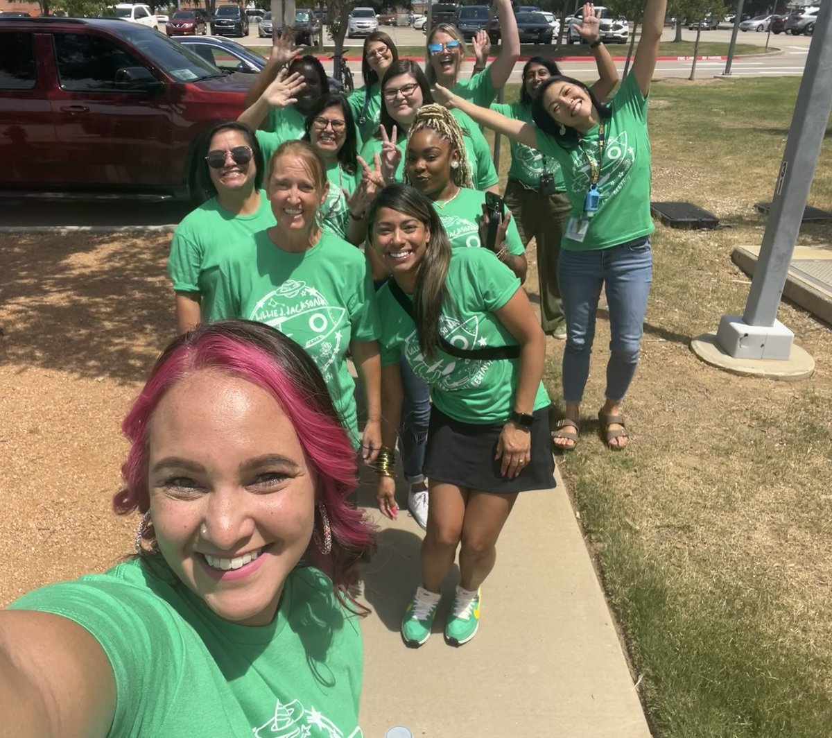 Mrs_Bridges_'s tweet photo. Eeeek, so excited to be back with the best!😄 @LJJacksonECC #OneLISD https://t.co/roflCL7kxN