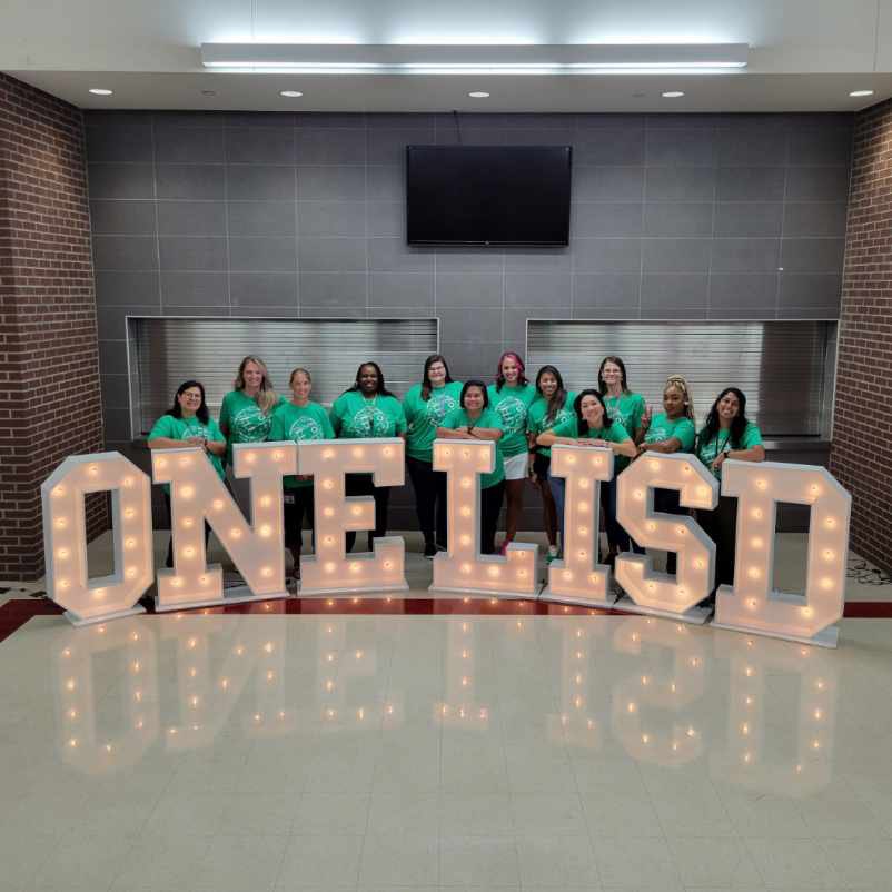 Mrs_Bridges_'s tweet photo. Eeeek, so excited to be back with the best!😄 @LJJacksonECC #OneLISD https://t.co/roflCL7kxN