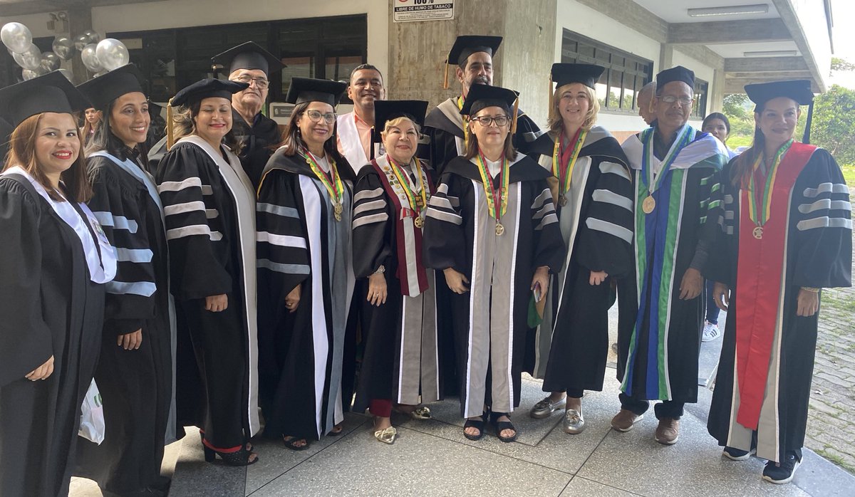 ginoidfr's tweet photo. Hoy #01Ago Marcha Triunfal FaCE UC  de nuestros graduandos en las diferentes menciones acompañando el recorrido la decana @ginoiddefranco y profesores de la Facultad.

¡Felicitaciones por este logro académico a los nuevos Licenciados en Educación! Viva la UC https://t.co/oT8V5iDpji