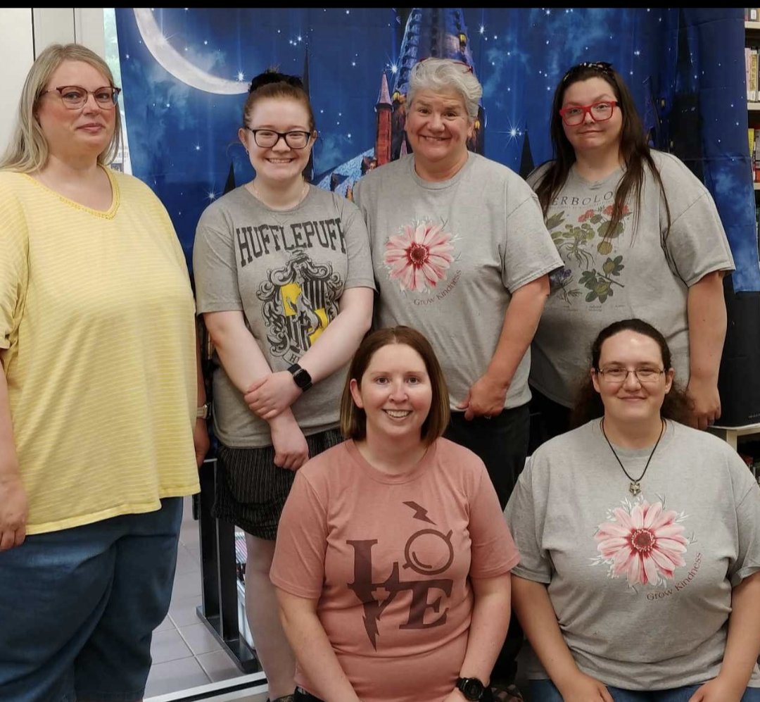 ReaderRBS's tweet photo. Last night we had a huge turnout for our annual Harry Potter birthday party/end of summer reading event. Happy to be starting my second year working with this crew! 😍 #publiclibraries #SummerReading #teacherlife https://t.co/SEuPRjrsvz