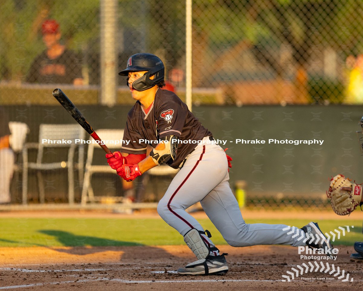 phrakephoto's tweet photo. Demetrio Crisantes (5) DH Dbacks 2022 7th rnd @Dbaseball515 #mlbdraft2022 #Nogiboyz #DemetrioCrisantes
@dcrisantes5
@ApacheBaseball1
@NogiAthletics #dbacks n #losdbacks #diamondbacks #arizonaborn
#dbacksmilb
@FarmDbacks @GoldyHappens
@DbacksStatsInfo
#ArizonaComplexLeague #ACL https://t.co/sTfUNZiCIe