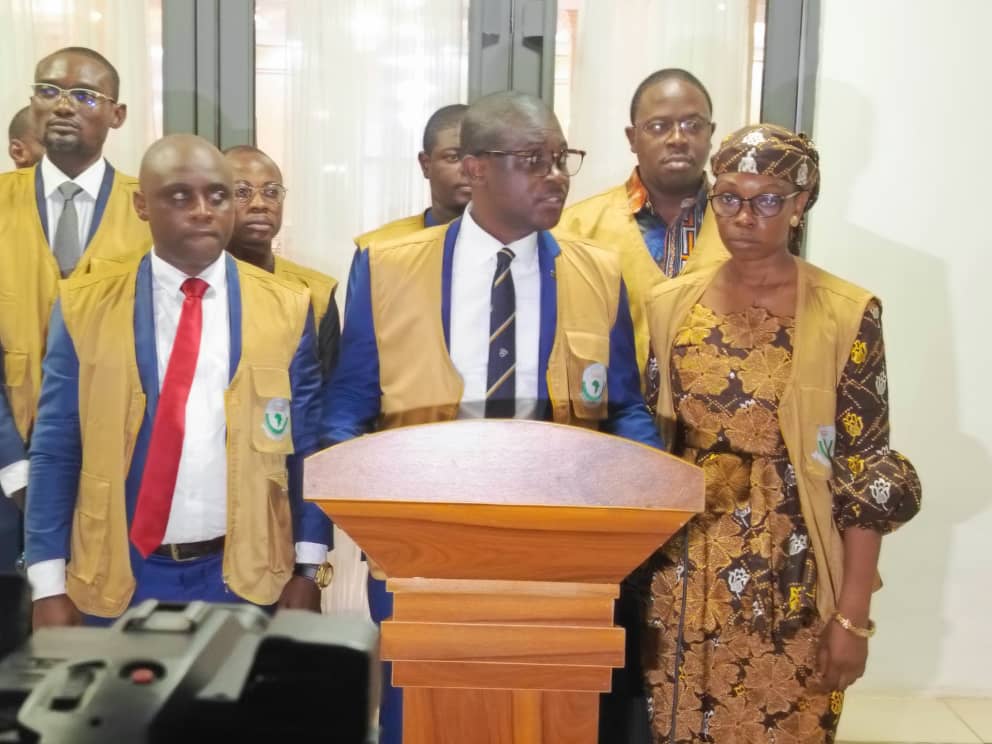 Ceredda's tweet photo. Après l'audience avec le Président de la République Centrafricaine, les observateurs internationaux du @Ceredda ont fait une déclaration de presse à la Présidence de la République.
@RFIAfrique 
@afpfr 
@AfriqueMedia 
@voxafrica 
@VOAAfrica https://t.co/94ItghMJJS