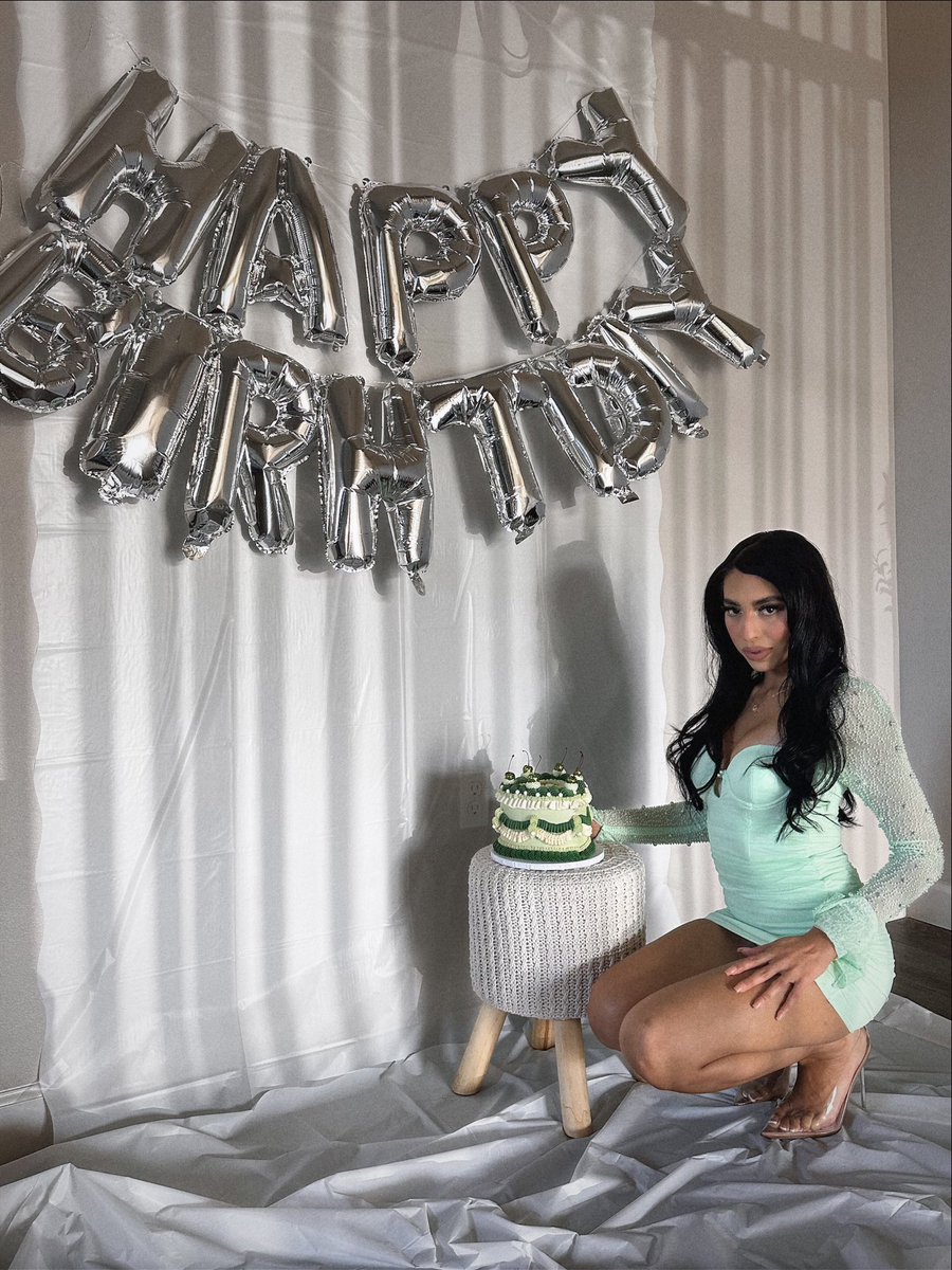 Tell your friends this “her”💘