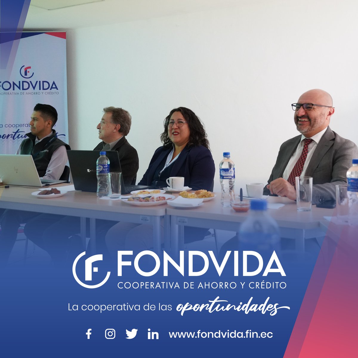 CoacFondvida's tweet photo. Hoy|📍Recibimos la grata visita del Dr. Francisco Garzón, Gerente de @CONAFIPS . Quién mantuvo una reunión de trabajo con la gerencia de #Fondvida a fin de analizar la situación actual del sector financiero #PopularySolidario.👨🌾 https://t.co/yZ5Xx6uZbY