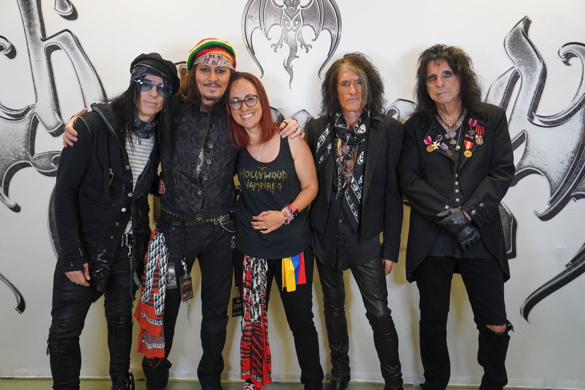 DeppheadEcuador's tweet photo. Crying!!! It feels like a dream!! π₯Ήπ₯Ήβ€οΈβ€οΈβ€οΈ @hollywoodvamps
#HollywoodVampiresvip
#HollywoodVampires #HollywoodVampiresTour2023
#JohnnyDepp #AliceCooper #JoePerry #TommyHenriksen https://t.co/uejcrwrSMZ