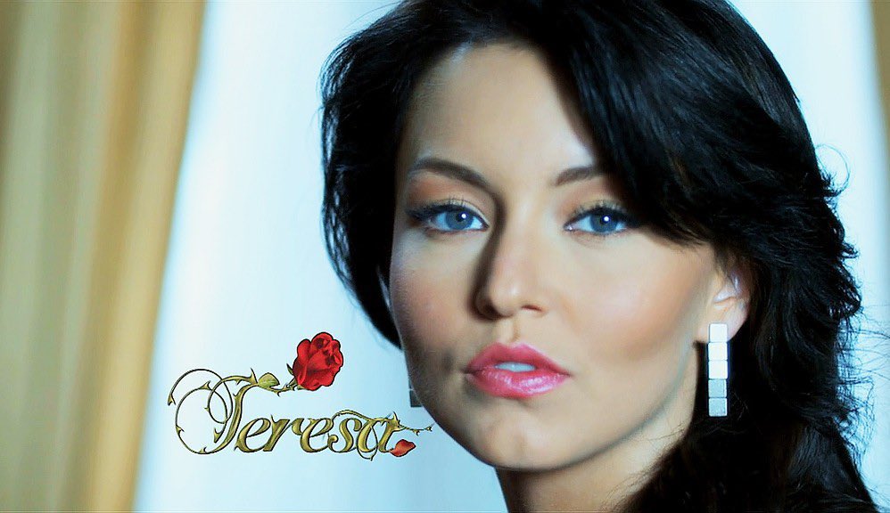 iamyolarivas's tweet photo. Hoy hace 13 años se estrenó Teresa... Obra de arte. 🌹 https://t.co/K7OwAenuG9
