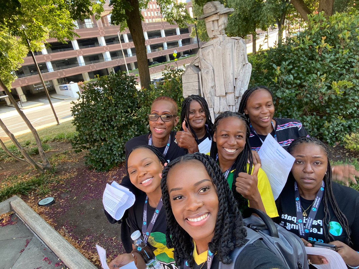 MLeeCain's tweet photo. Team #19 This is the pursuit of happiness. A sculpture made of locust wood!! @ParticipateLrng #UnitingOurWorld #PLOrientation2023 https://t.co/evYC8uBTSq