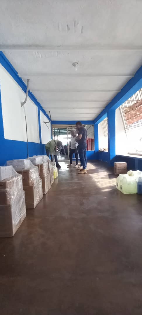 Siguiendo con la política de dotación permanente de insumos médicos y medicamentos para el buen funcionamiento de los Centros Dispensadores de Salud, llevada a cabo por nuestro Gobierno Nacional, varios Estados del país recibieron dotación. #SeguimosVenciendo #JuntosPorCadaLatido