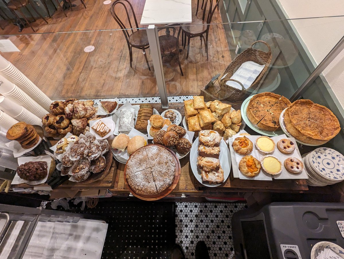 peterisaperson's tweet photo. (bonus pastry case setup pics I've been taking for reference, cuz that's a newer presentation based part of my job I'm learning to love and improve at) https://t.co/qNDSVYCCPa
