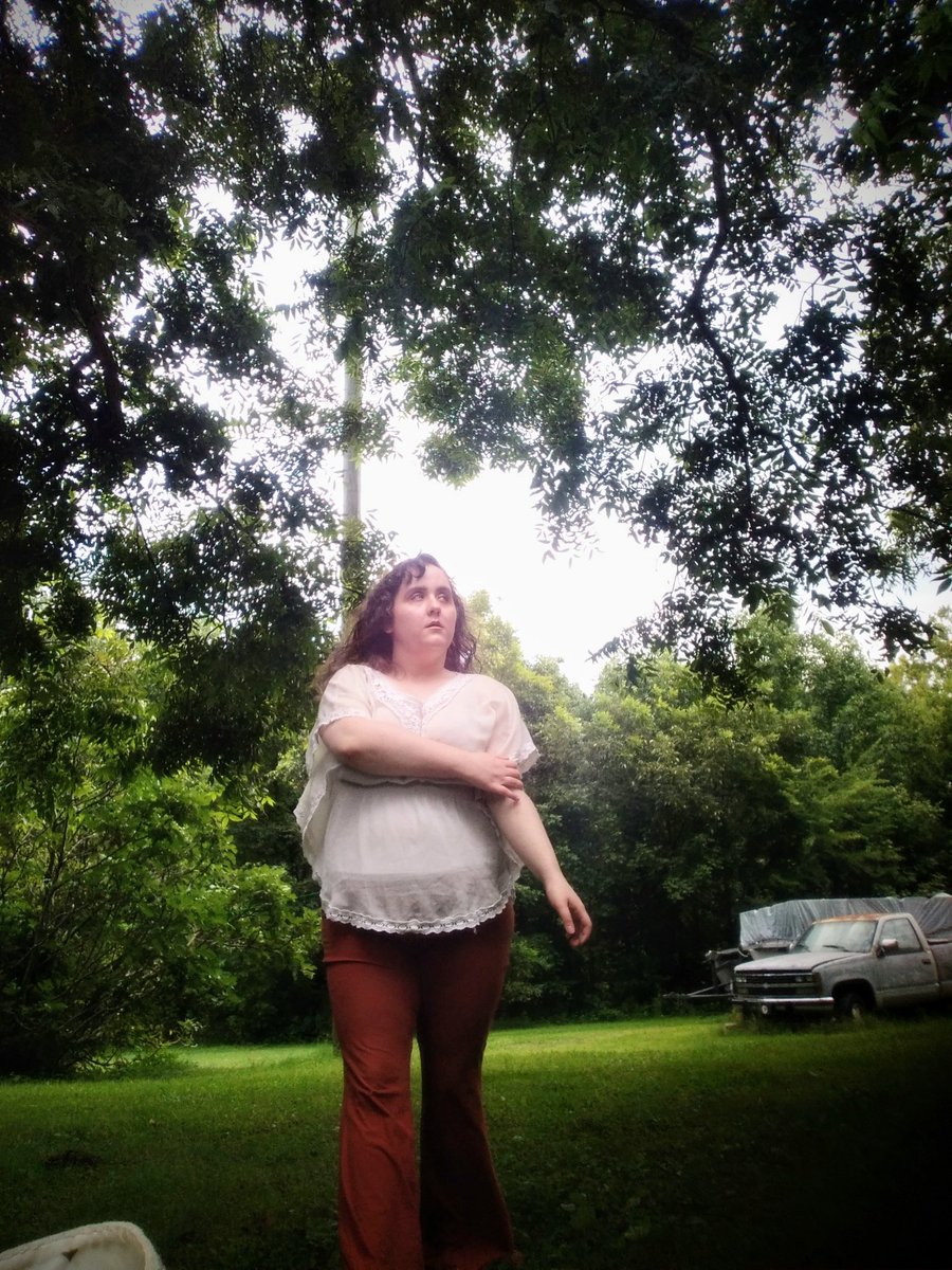 ClaymoreKay22's tweet photo. 🎶 But I can see us lost in the memory August slipped away into a moment in time. 🎶
#ootd #bohofashion #stylebloggers https://t.co/KyKce9UniX
