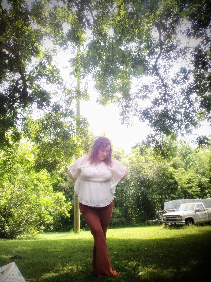 ClaymoreKay22's tweet photo. 🎶 But I can see us lost in the memory August slipped away into a moment in time. 🎶
#ootd #bohofashion #stylebloggers https://t.co/KyKce9UniX