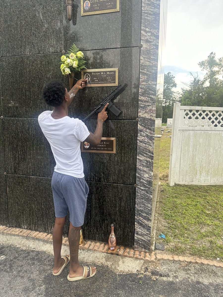 _fookafooka_'s tweet photo. Till We Meet Again Brudda ππ You Kno This 4Lπ€πΎπ
#RIPHamπ https://t.co/tsY0uGhjgW