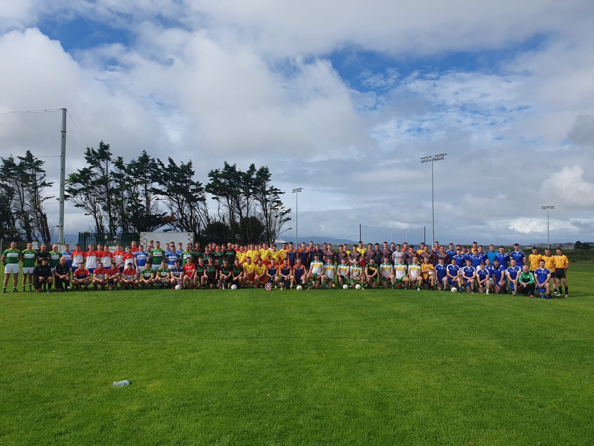 DFgaelic's tweet image. The Defence Forces Annual 7 a side competition was held yesterday in Renmore Barrack pitch and @liammellowsgaa 🙌 @goc_dftc took home the Cup with the @IrishAirCorps winning the Comdt Seamie Coughlan Shield. Well done to all for organising and taking part 🇮🇪🏐🏆