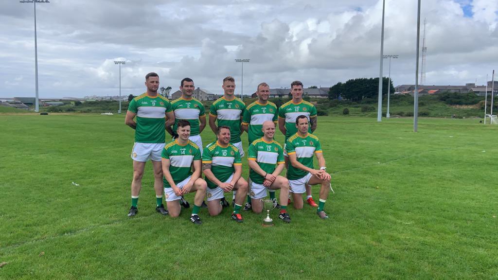 DFgaelic's tweet image. The Defence Forces Annual 7 a side competition was held yesterday in Renmore Barrack pitch and @liammellowsgaa 🙌 @goc_dftc took home the Cup with the @IrishAirCorps winning the Comdt Seamie Coughlan Shield. Well done to all for organising and taking part 🇮🇪🏐🏆