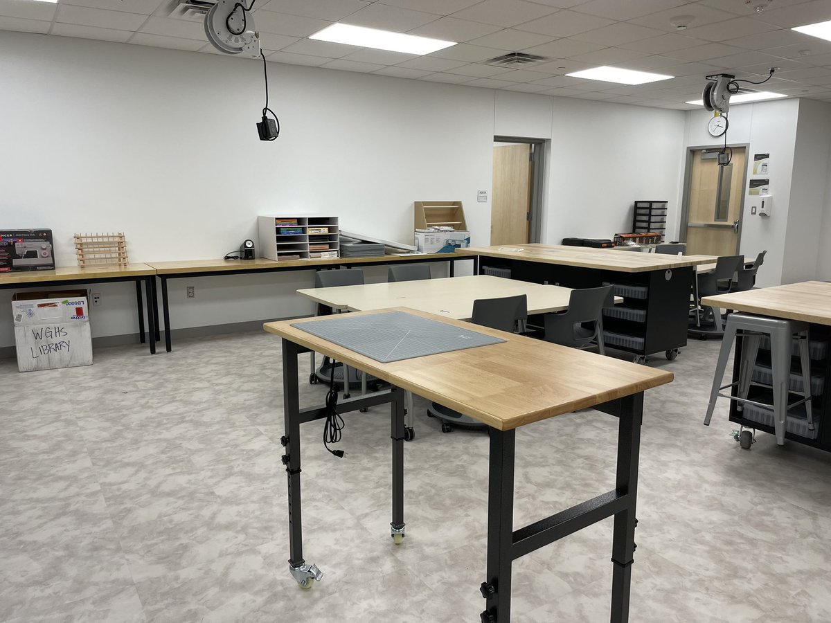 WGHS_LAIR's tweet photo. 8:00am vs 3:00pm - making progress and so many great things to come! #PISDLibraries https://t.co/H4kvHqAJ86