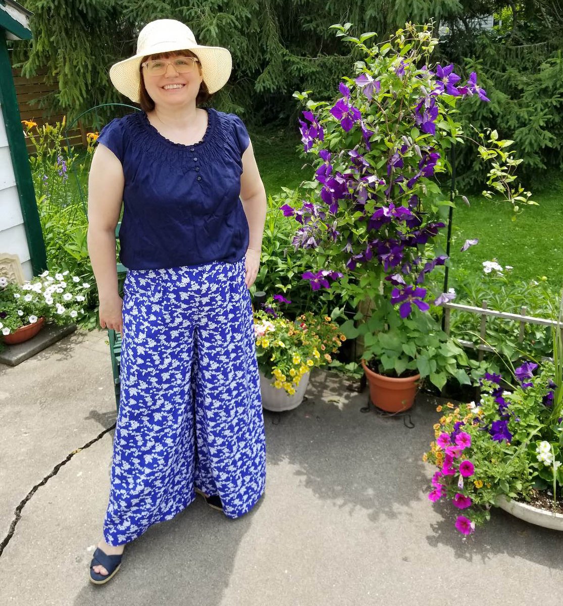 oliverands's tweet photo. We adore these Cannes Trousers sewn by Melanie in printed rayon. So glamorous and perfect for summer, aren't they?

https://t.co/nRCvKJJCrB 

Cannes Wide-Legged Trousers sewing pattern #lieslandco #cannestrousers https://t.co/dyaqY08vAu https://t.co/vv3KecNyIS
