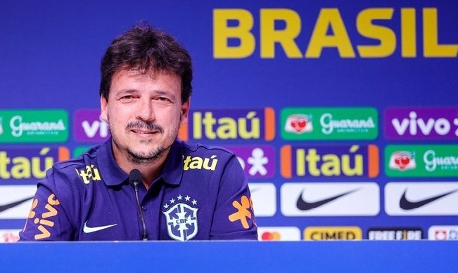 ☢️☢️RADAR SELECCIÓN☢️☢️

🚨🚨ATENCIÓN🚨🚨

El primer partido de la Selección para las Eliminatorias al Mundial 2026, que marcará el debut del DT Fernando Diniz será 🆚 🇧🇴, en el Mangueirao, en Belén (PA)

El partido fue confirmado por la CBF 8/09 por la noche

🗞️:<a href="/UOLEsporte/">UOL Esporte</a>
