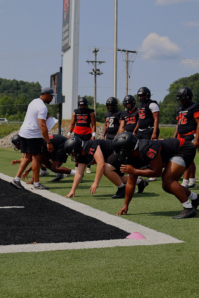 GoKnightsFB's tweet photo. First practice, let’s get it! 💪🔴⚫️
#TOI #FAMILY #ArmorUp⚔️ https://t.co/gnKtNu0MX6