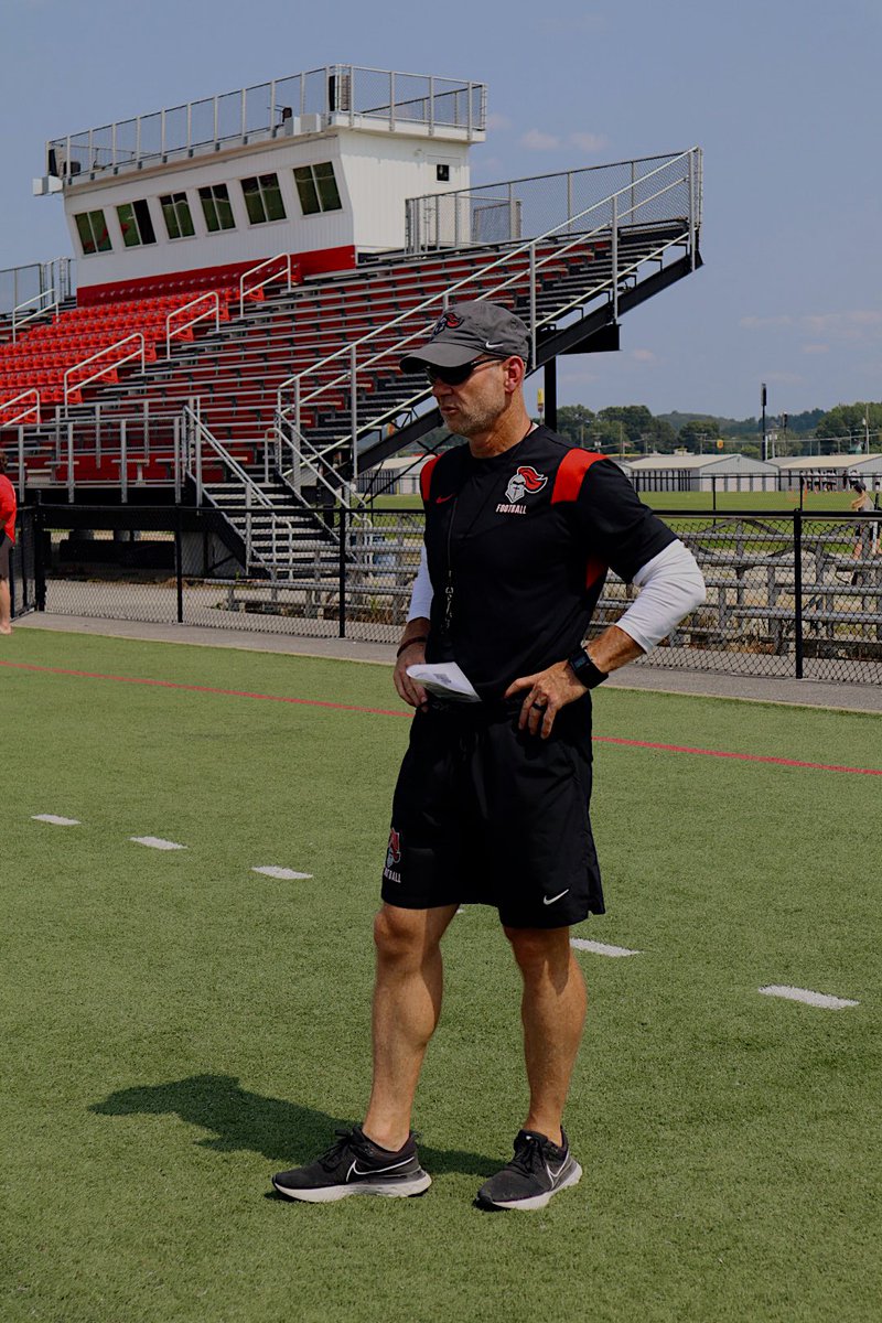 GoKnightsFB's tweet photo. First practice, let’s get it! 💪🔴⚫️
#TOI #FAMILY #ArmorUp⚔️ https://t.co/gnKtNu0MX6