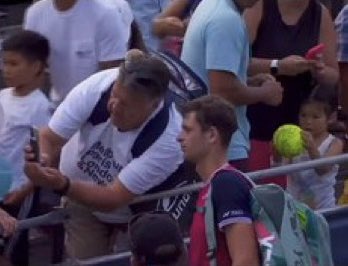 TheTennisLetter's tweet photo. Hubert Hurkacz signed autographs &amp; took selfies after his loss to Michael Mmoh

To be this gracious after losing a match where he had 3 match points is so special. 

I hope Hubi knows that his kindness does not go unseen.

Never change. 

🇵🇱❤️ https://t.co/1m3hkSLYHo