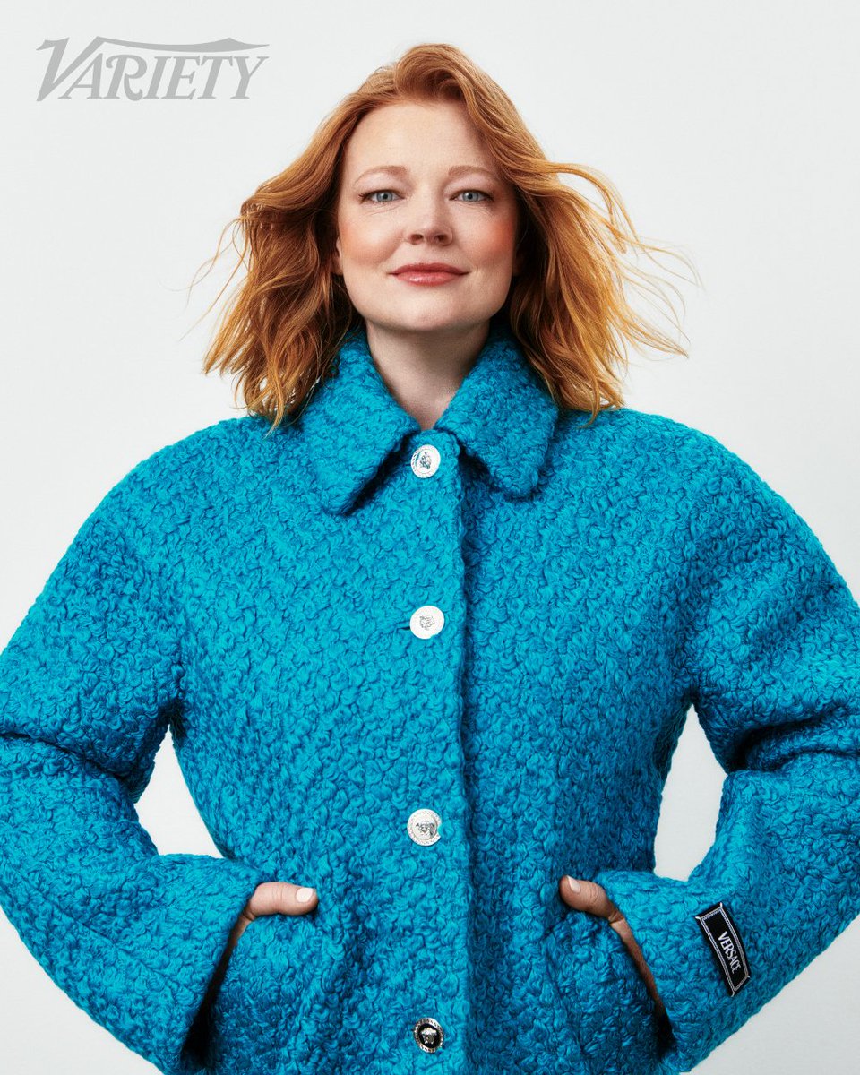 Variety's tweet photo. Sarah Snook says she cried while watching the #Succession finale. “I was sad for Shiv. She just tried so f---ing hard, and ended up where she is — in this kind of gilded cage, next to the thing that she wants.” https://t.co/mIL6gDYHR4 https://t.co/GtFUCQomdF