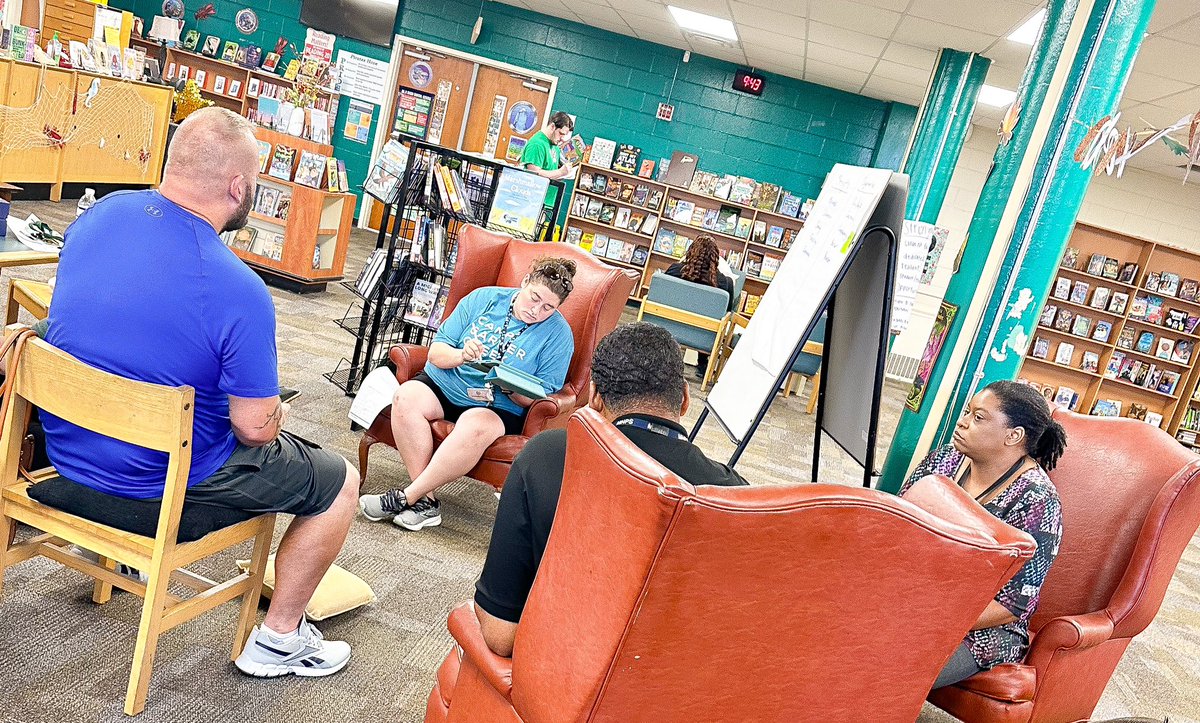 StephanieWyka's tweet photo. Spent my morning in my happy place - working with dedicated educators who desire to create a school environment where every student is known! Thank you @2RiversMiddle for welcoming me to your school &amp; for all of the collaboration! There was definitely #MagicintheMiddle today! https://t.co/zFD9xOBkqG