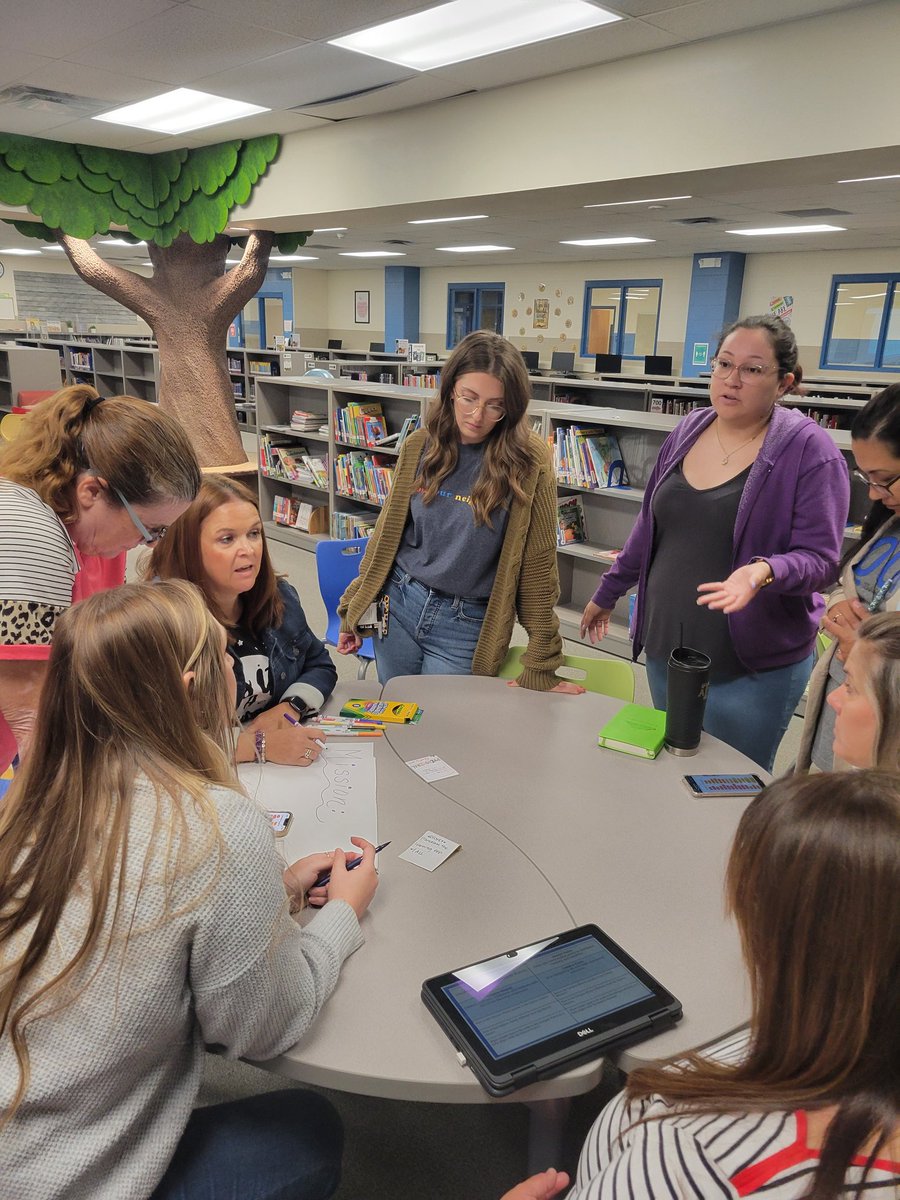 Jen_Costello1's tweet photo. Leadership Institute Day 1- Transforming the Learning Experience. #buildingconsensus 
@jennhilbrich @NISDBOONE https://t.co/Osy0x5LvFE
